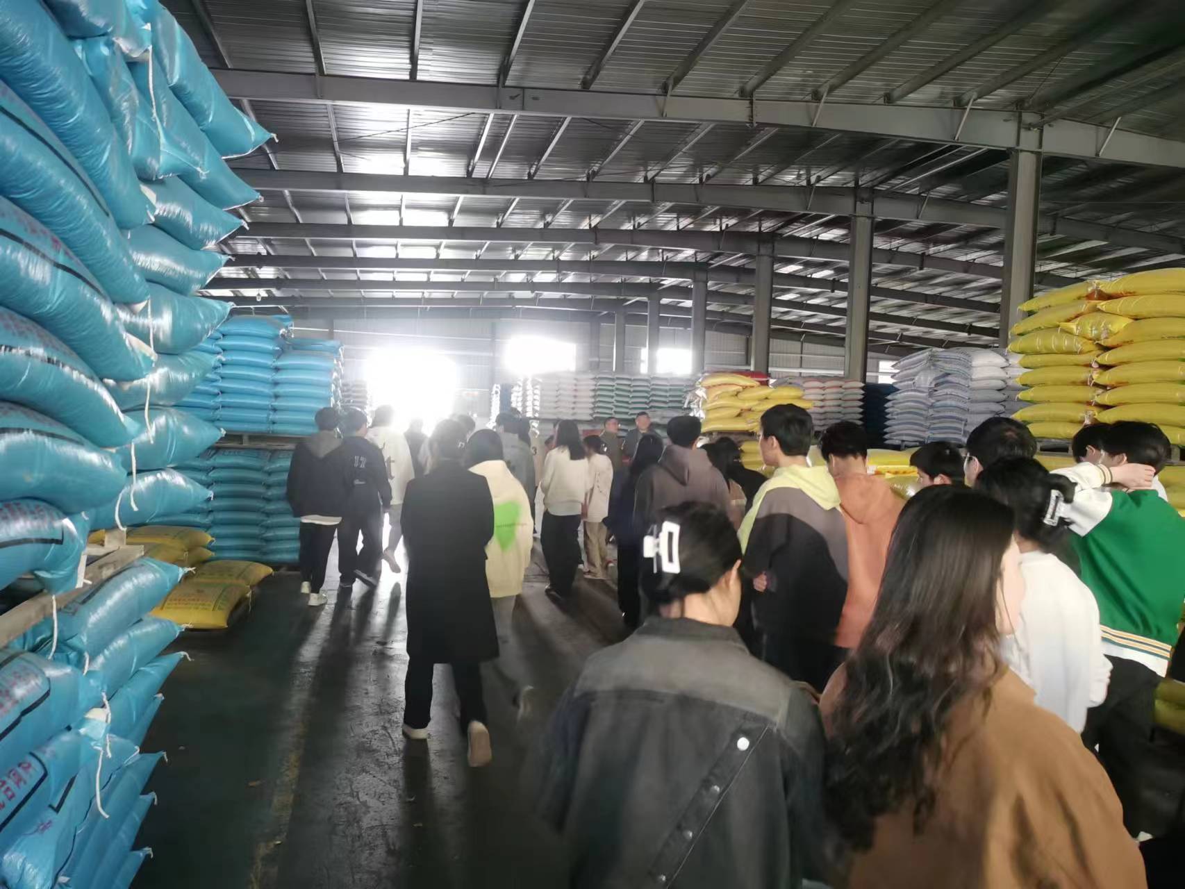 生产车间.jpg 生产车间.jpg